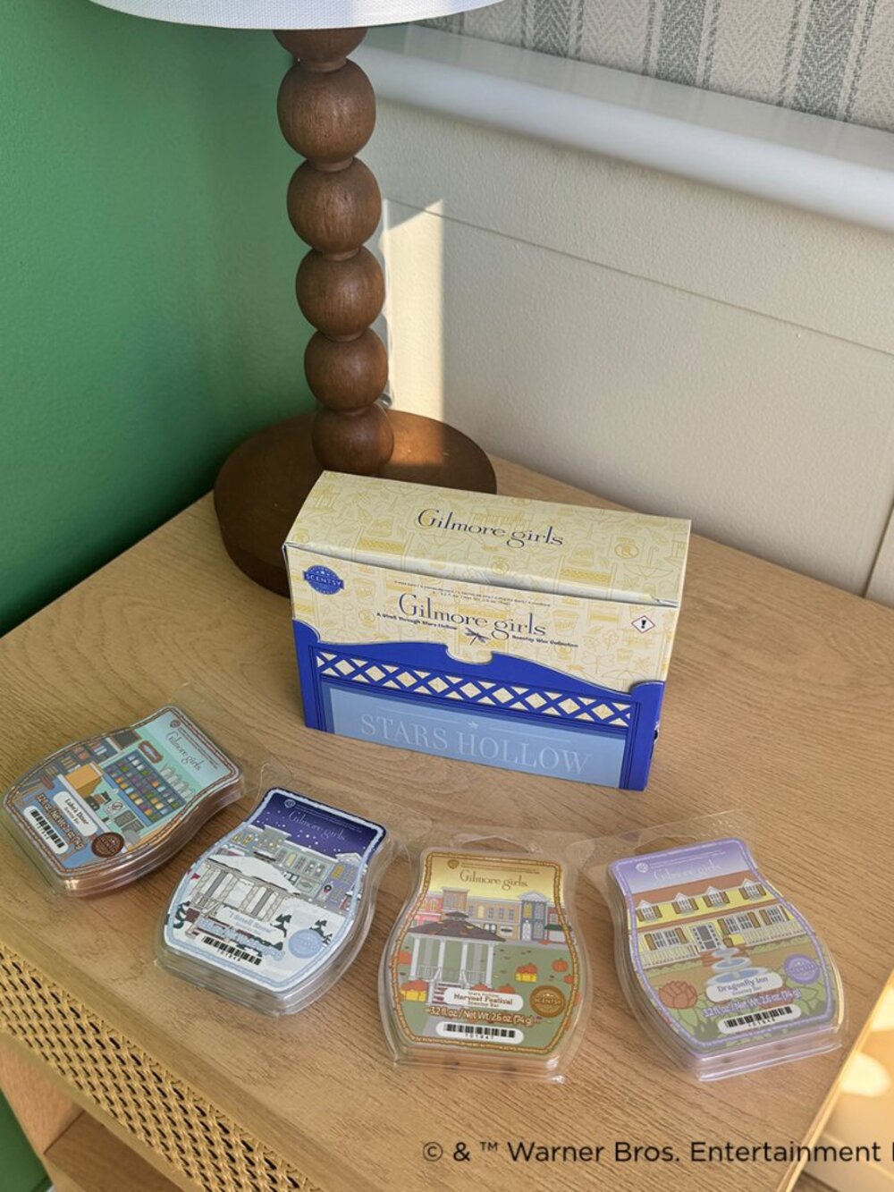Complete Set of Gilmore Girls Scentsy Collection 2 Warmers & Wax - Picture 4 of 7